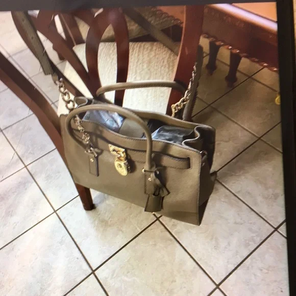 Michael Kors Hamilton - Picture 5 of 8